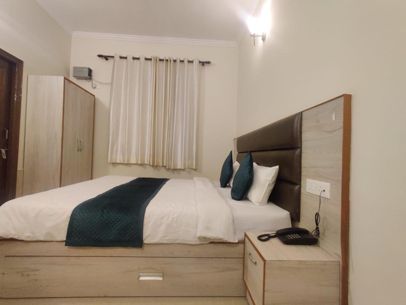 Devaaya Palace Risikés Kültér fotó